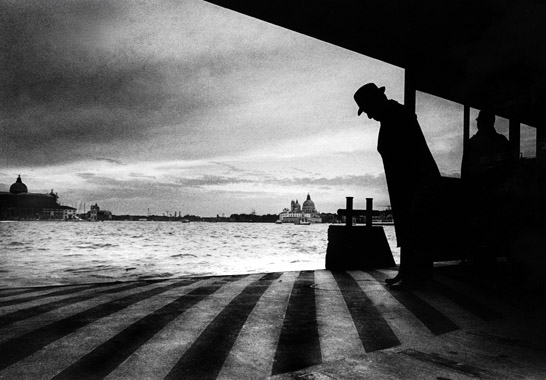 Venice, Waiting for the boat, 2001